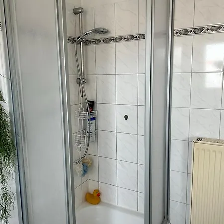 3 Schlafzimmer 2 Baeder Garten Und Parkplatz Apartment